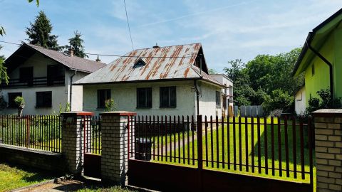   NA PREDAJ: Priestranný rodinný dom s obrovským pozemkom v Hencovciach